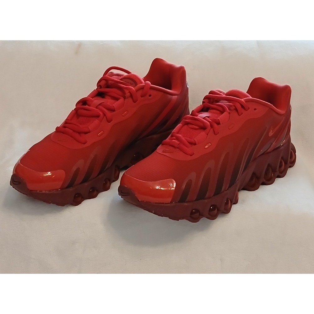 NIB - Wms Nike Airmax DN8 Sz 7.5 University Red